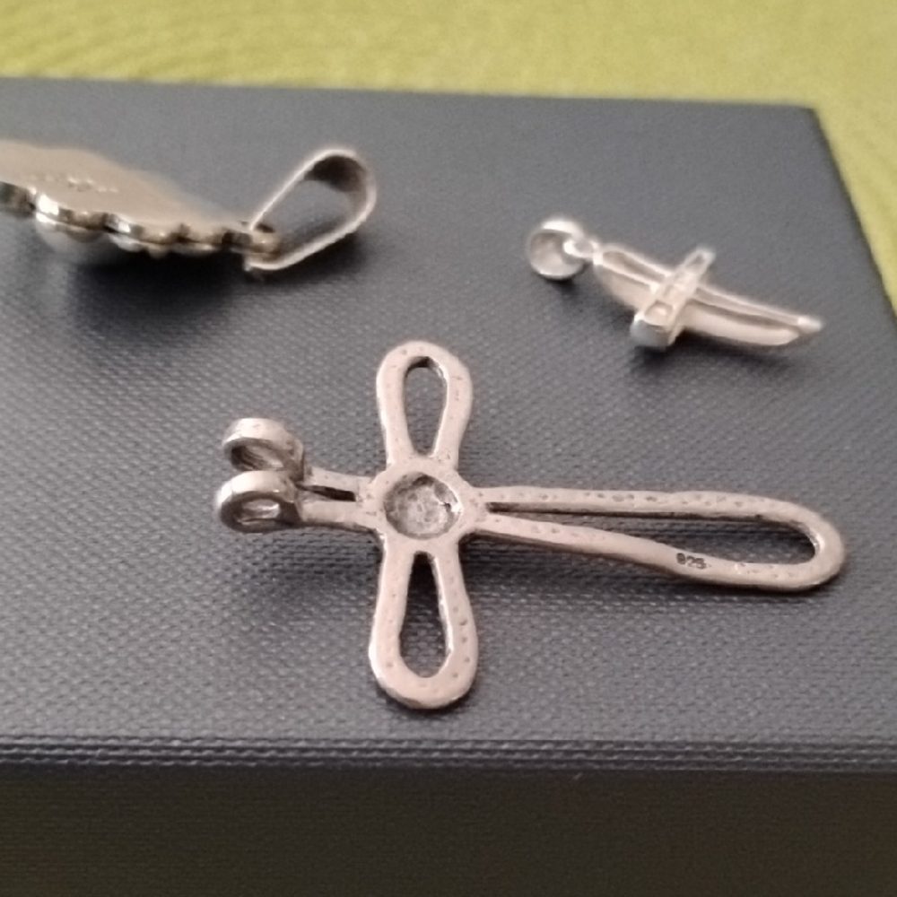 Silver Cross (2) and Flower Pendant Collection - Picture 3 of 4